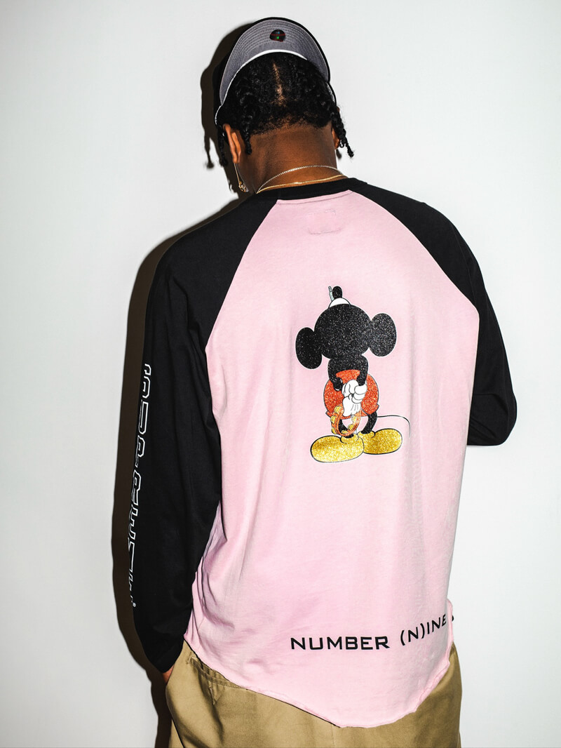 Supreme（シュプリーム） 2025FW Week8 Number (N)ine®/Mickey Mouse Raglan L/S Top 着用画像：着画