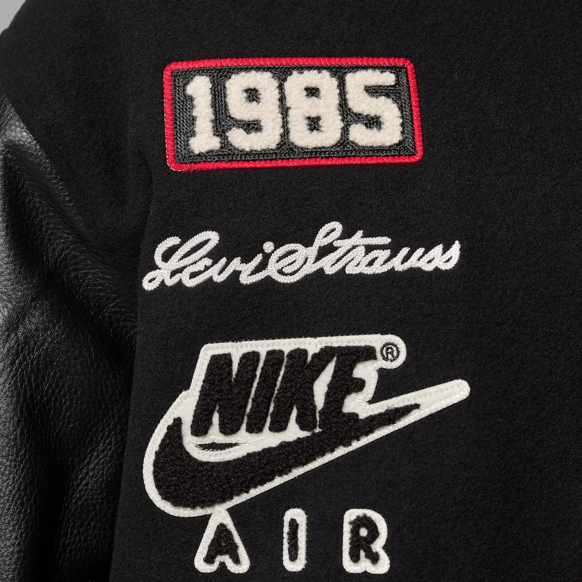 Levi’s × Jordan Brand 2026 ピナクル バーシティ ジャケット（リーバイス×ジョーダンブランド コラボコレクション）