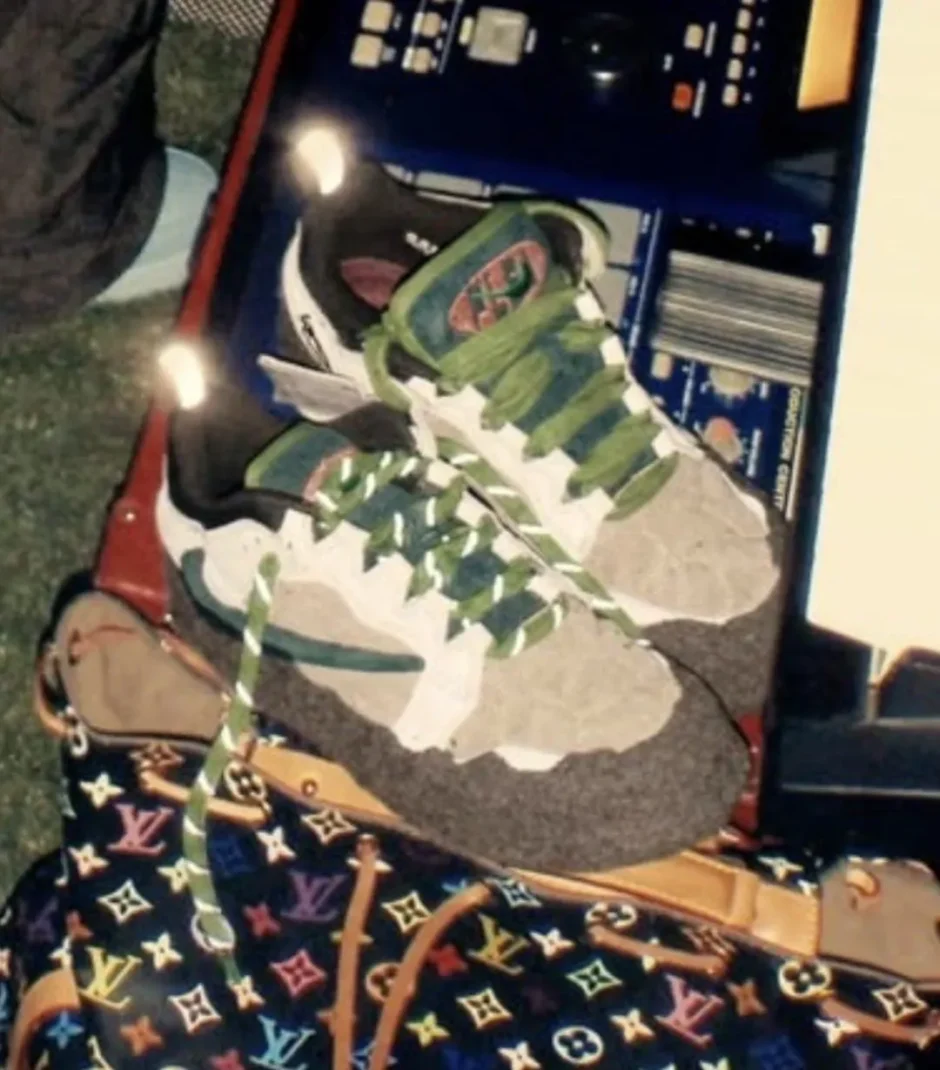 Travis Scott x Cactus Plant Flea Market x Nike Flea 1（トラヴィ・ススコット x カクタスプラントフリーマーケット x ナイキ フリー1）