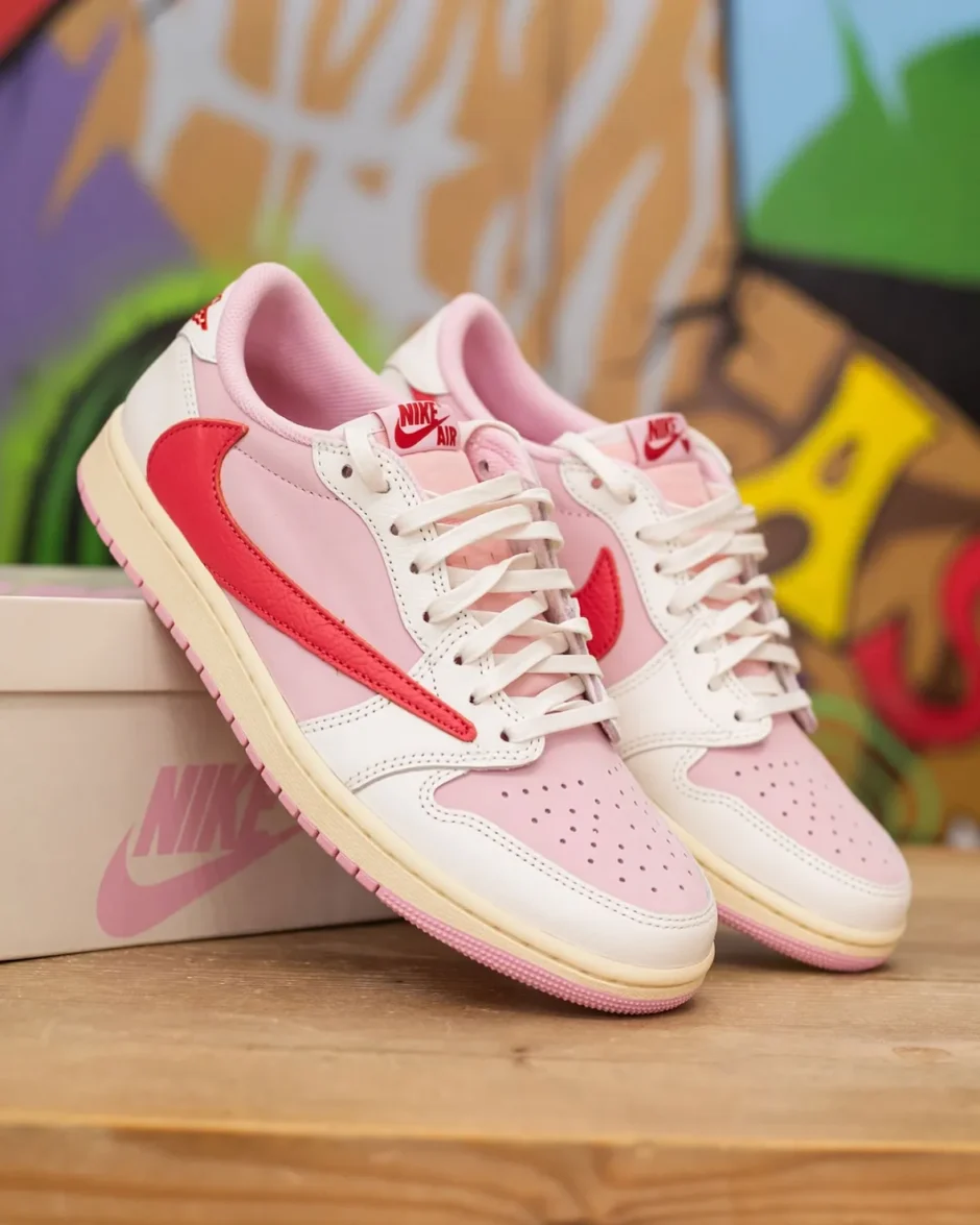 Travis Scott x Air Jordan 1 Low OG "Tropical　Pink"（トラヴィス･スコット x ナイキ エアジョーダン1 ロー OG トロピカルピンク）IQ7604-101