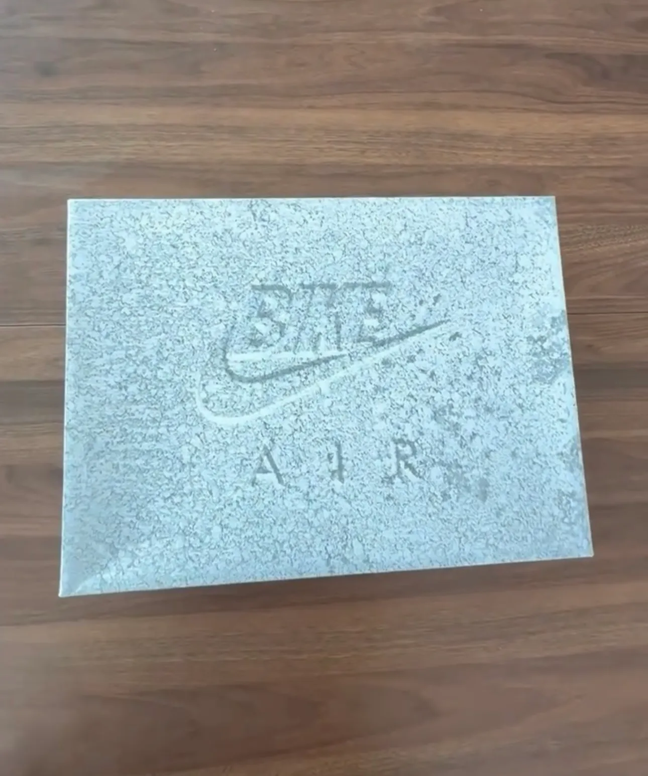 Nigel Sylvester x Air Jordan 4 "Brick After Brick"（ナイジェル･シルベスター x エアジョーダン4 ブリックアフターブリック）IQ8055-100