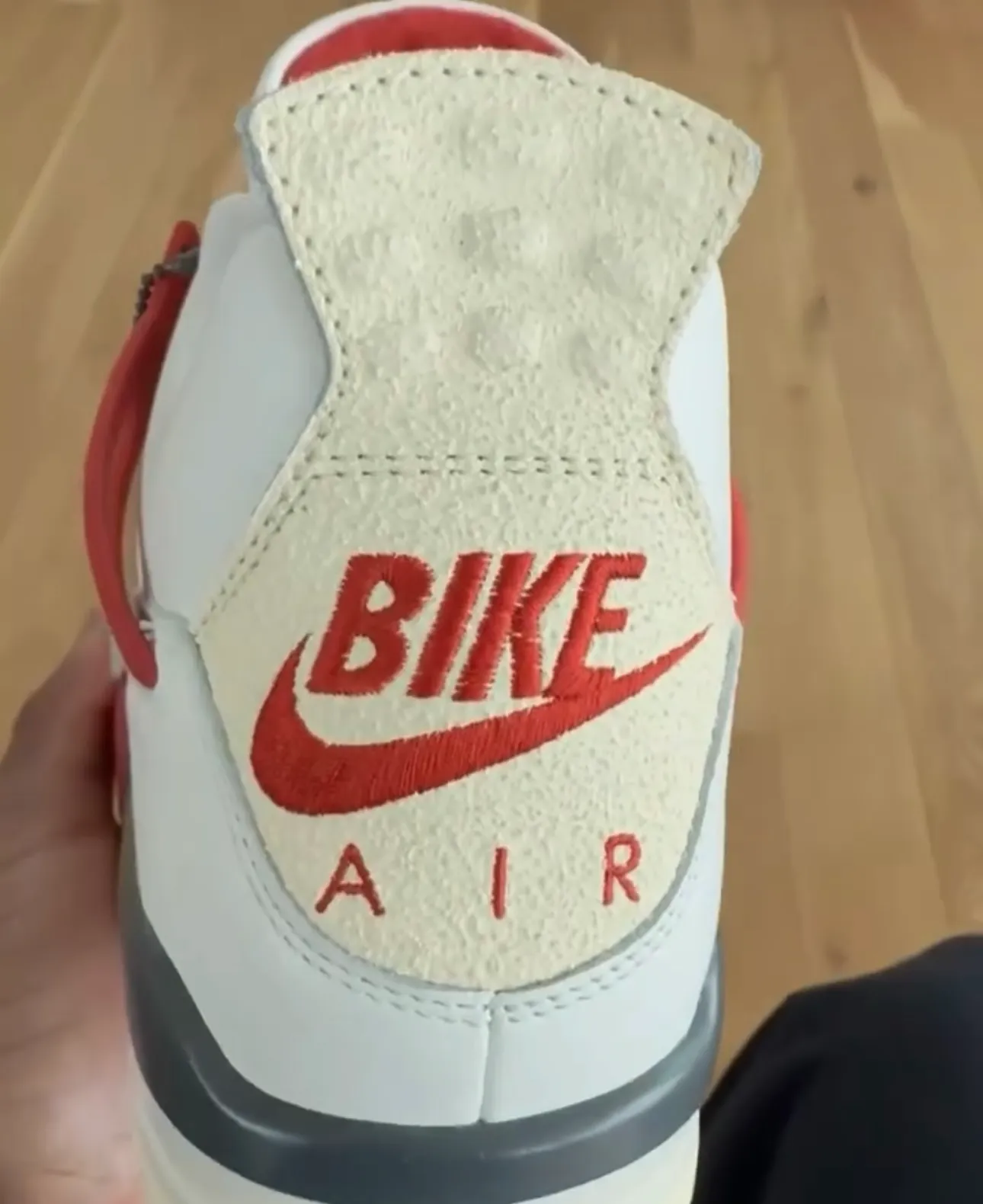 Nigel Sylvester x Air Jordan 4 "Brick After Brick"（ナイジェル･シルベスター x エアジョーダン4 ブリックアフターブリック）IQ8055-100