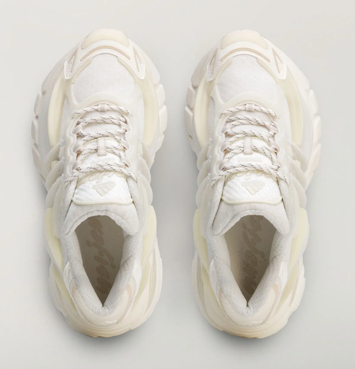 Pharrell Williams × adidas PW ADISTAR JELLYFISH Triple White(ファルコン × アディスター ジェリーフィッシュ トリプルホワイト)KH6730